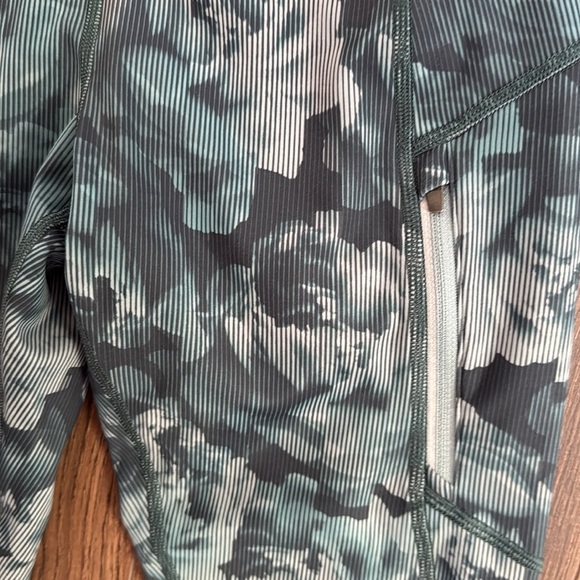 NWOT Athleta Printed Rainer Tights Small Green Floral Lined Drawstring - Picture 5 of 6